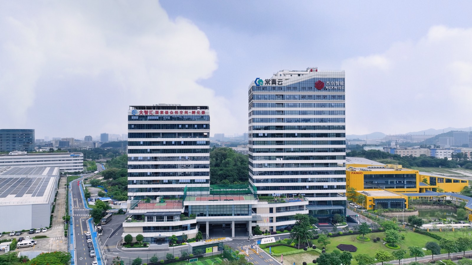 银河集团大厦（晴天）